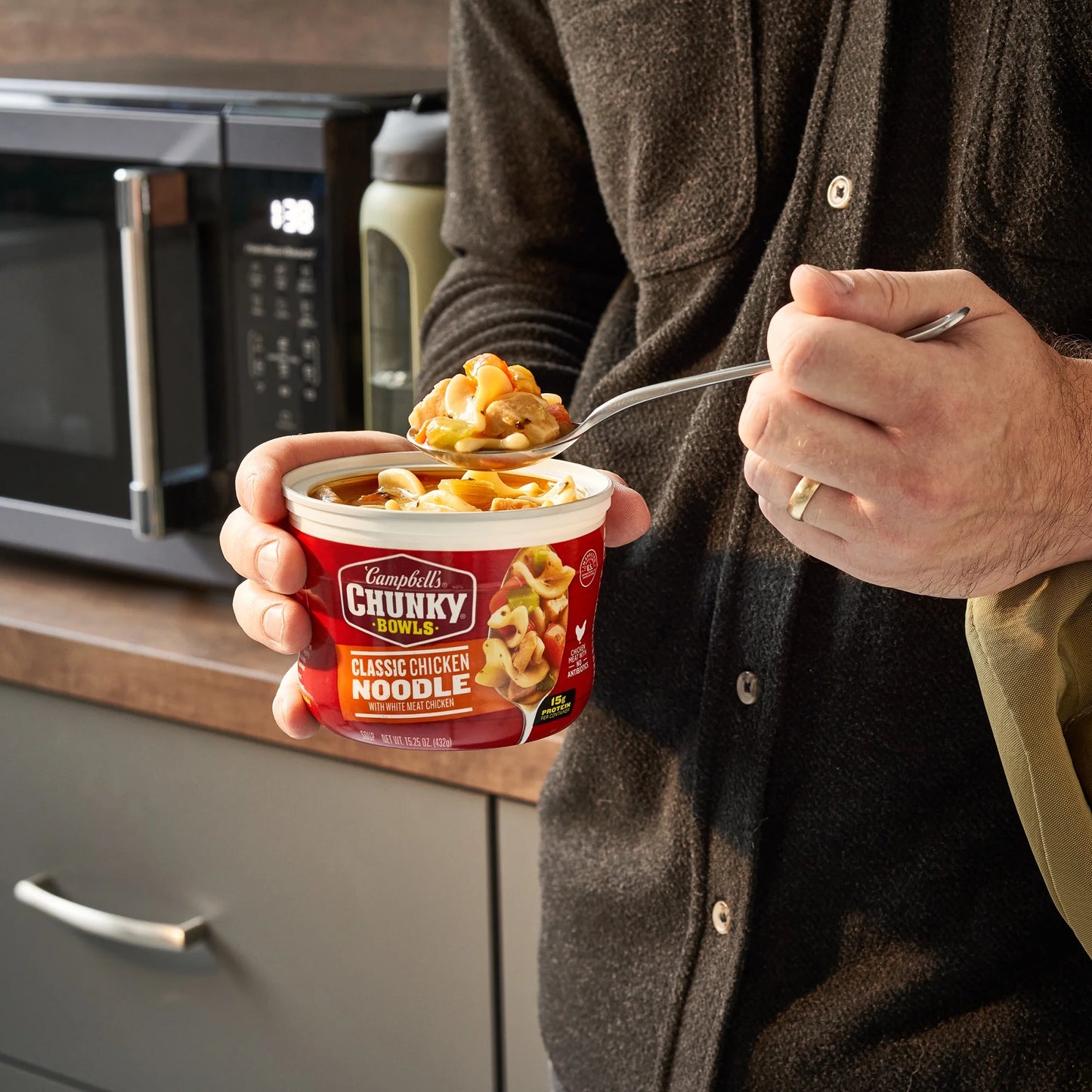 Campbell's Chunky Soup, Classic Chicken Noodle Soup, 15.25 oz Microwavable Bowl